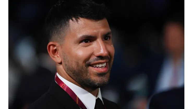 Aguero y sus tuits en pleno sorteo.