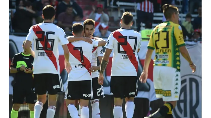 Lo aplauden en River: iba a quedar libre y renovó su contrato