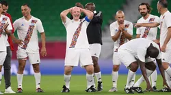 Mascherano y el Presidente de la FIFA en el partido de Leyendas anterior.
