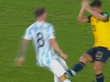 VIDEO | ¡Criminal! A Mac Allister le clavaron los tapones en la rodilla pero para el árbitro fue amarilla