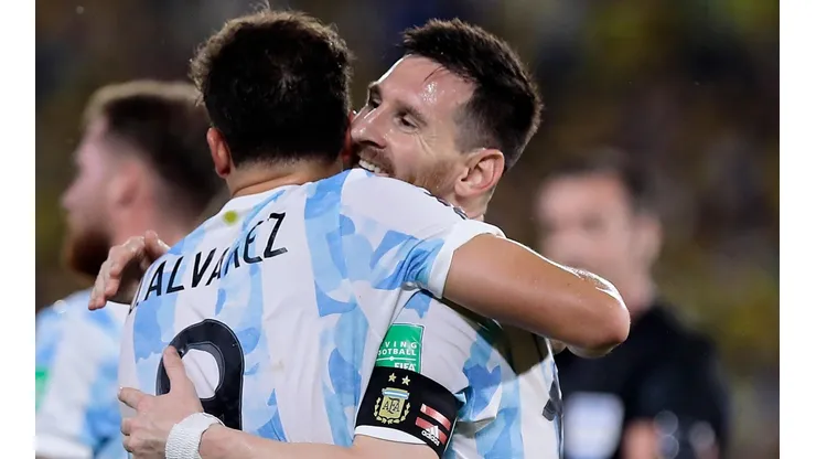 Julián Álvarez y su primer grito en la mayor.