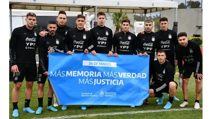 FOTO | La imagen del plantel de la Selección por el Día de la Memoria