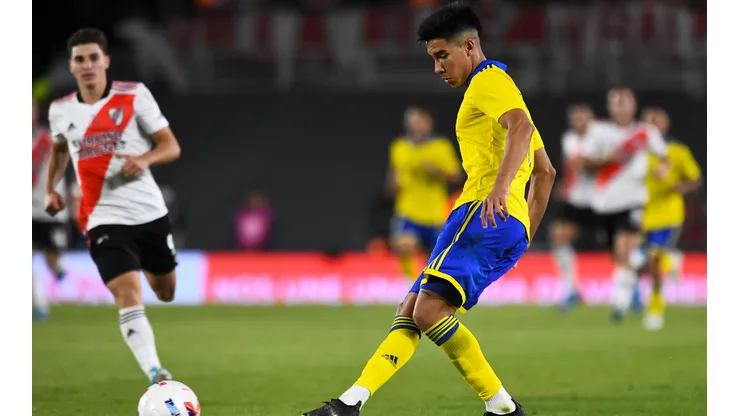 Pol Fernández y una sorpresiva confesión sobre jugar de 5 en Boca: "Miro mucho a..."