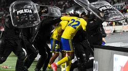 VIRAL MUNDIAL: el insólito objeto que un hincha de River le tiró a los jugadores de Boca