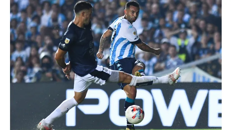 Edwin Cardona luchará para jugar en el debut de Racing por la Copa Argentina.