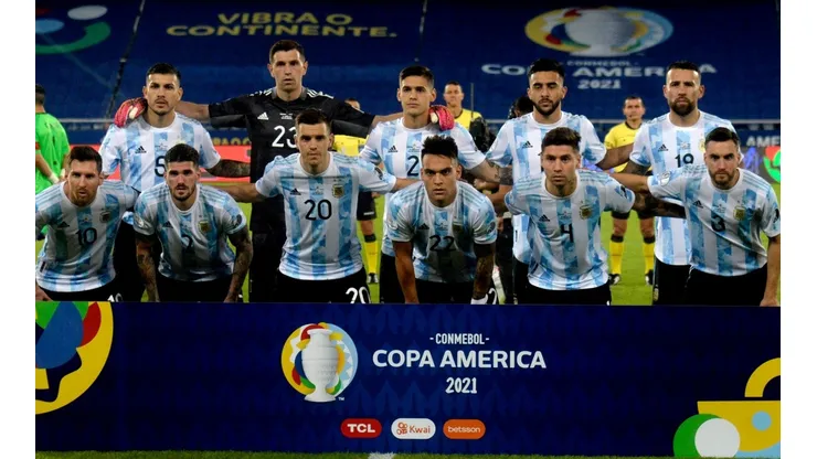 Los 4 suspendidos de Argentina viajaron con el plantel: ¿pueden jugar?