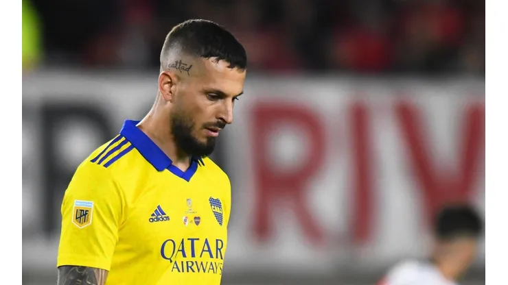 Benedetto salió en el entretiempo pero por el motivo menos esperado
