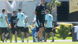 Scaloni lo priorizó por sobre un ex River y, a fuerza de goles, tendrá su chance en la Selección