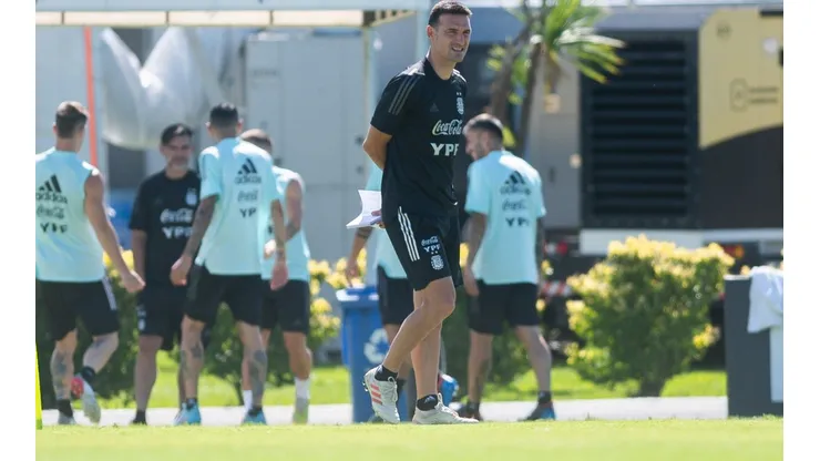 Scaloni lo priorizó por sobre un ex River y, a fuerza de goles, tendrá su chance en la Selección
