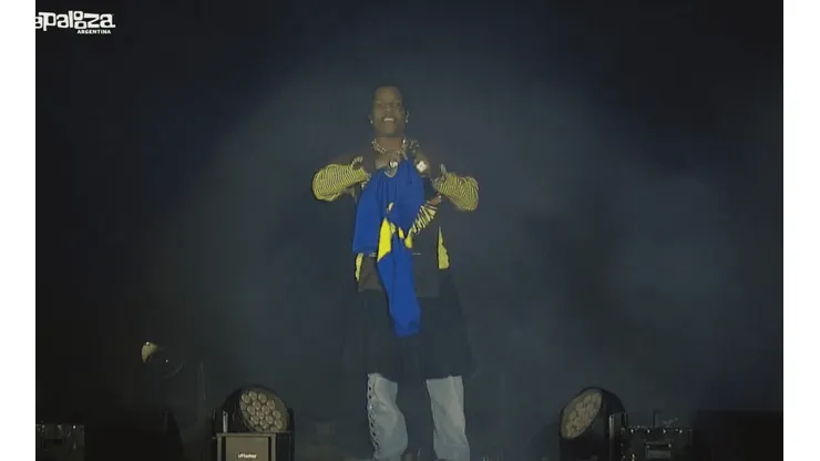 Un rapero estadounidense se llevó una camiseta de Boca.