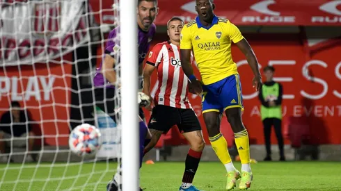 El futuro de Advíncula, ¿está lejos de Boca?