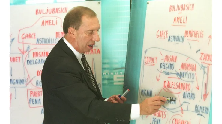 Se filtró una foto de la torta de cumpleaños de Bilardo.