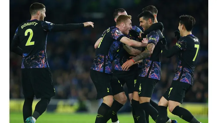 Los jugadores del Tottenham no pueden creer el gol de Romero