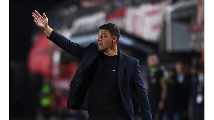 Zambrano por Izquierdoz y dos cambios más: el once que piensa Battaglia para el Superclásico