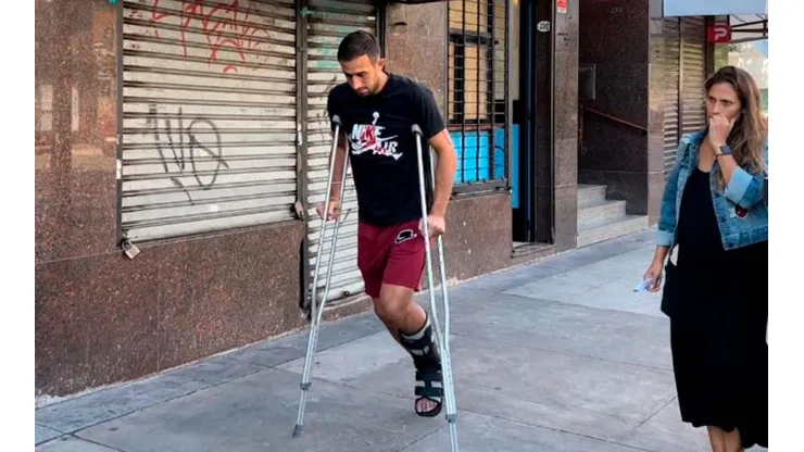 VIDEO | La preocupante imagen de Izquierdoz al ingresar a la clínica