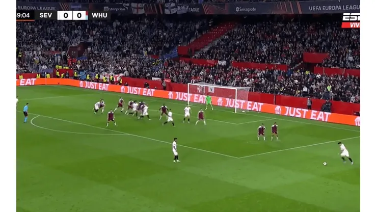 VIDEO | Centrazo de Acuña para un lindo gol del Sevilla por Europa League