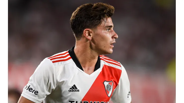 Julián terminó enojado el partido.