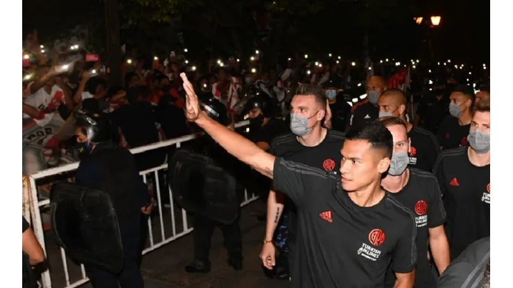 Locura total: el impactante recibimiento para River cuando llegó a Salta