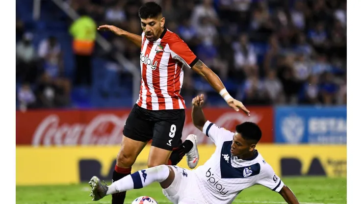 Vélez lo ganaba, pero Díaz volvió a mojar y salvó el invicto de Estudiantes