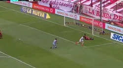 VIDEO | El blooper del año: Monetti no se entendió con Braghieri y le dieron el gol a Huracán