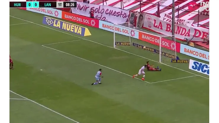 VIDEO | El blooper del año: Monetti no se entendió con Braghieri y le dieron el gol a Huracán