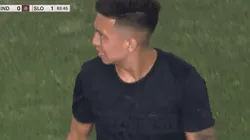 Alan Velasco se resbaló cuando quiso ejecutar un tiro libre e imitó a Martín Palermo.