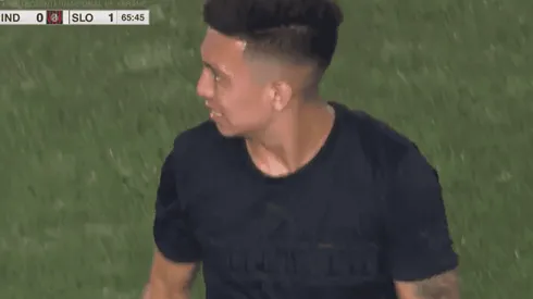 Alan Velasco se resbaló cuando quiso ejecutar un tiro libre e imitó a Martín Palermo.