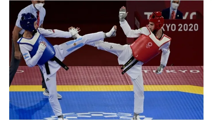 Lucas Guzmán y un brillante triunfo para pasar a cuartos de final en Taekwondo.