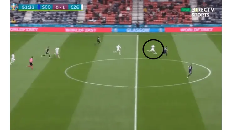 El golazo de Patrik Schick desde mitad de cancha.
