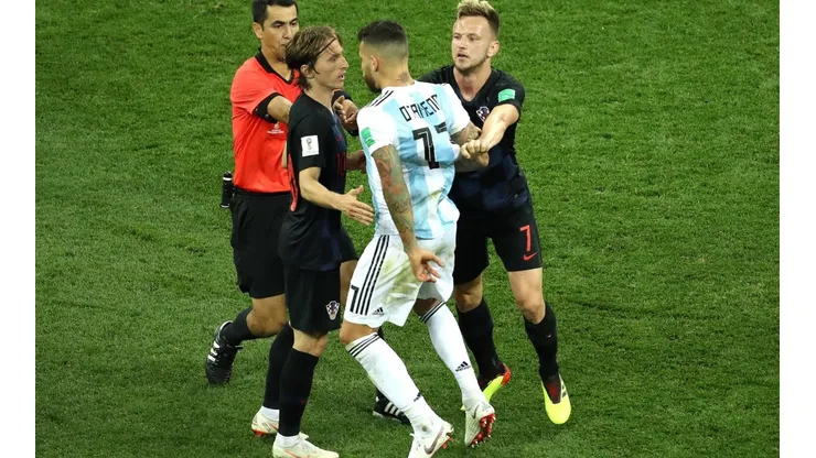 ¿Qué hacen? La imagen de 3 jugadores de la Selección con la camiseta de un verdugo en Rusia 2018