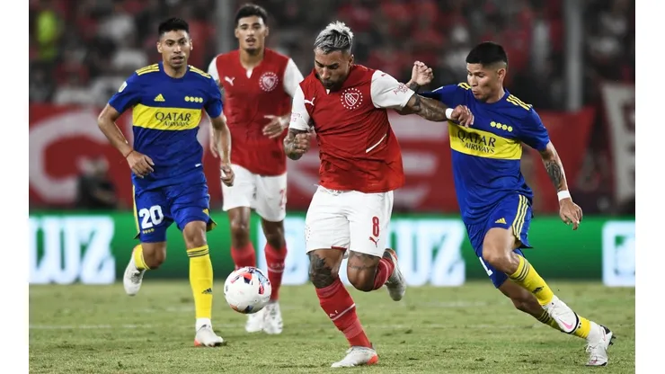 Bajo un diluvio y una expulsión que no fue, Boca igualó con Independiente en Avellaneda