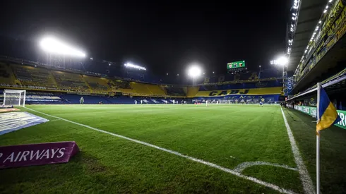 ¡No se puede creer! En pleno temporal probaron jugar a la pelota en La Bombonera y así respondió