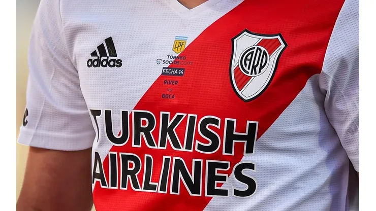 Oficial: River presentó su nuevo escudo ante los hinchas