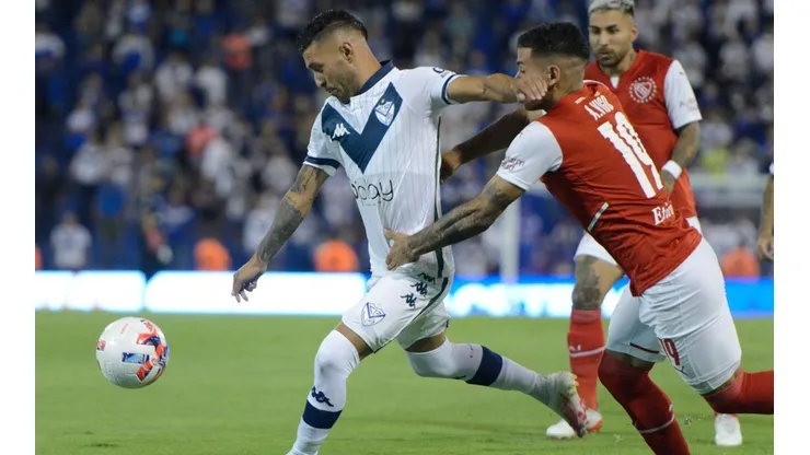 Vélez e Independiente se repartieron puntos y rojas en un partido lleno de fricción