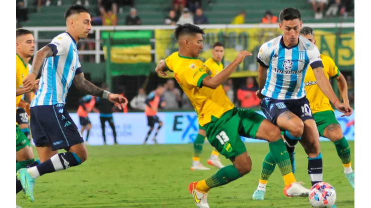 Partidazo en Varela: Racing y Defensa se repartieron puntos en un frenético 2 a 2