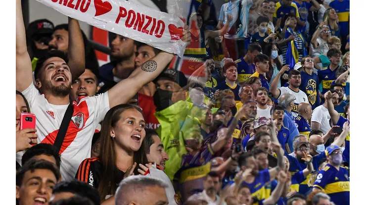 El fútbol argentino volverá a tener hinchada visitante.