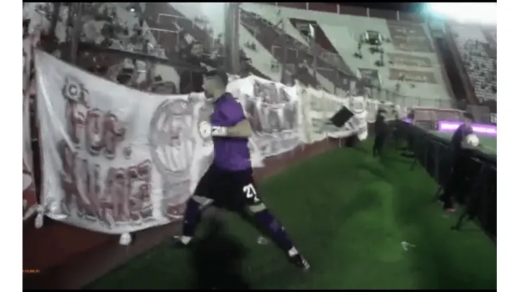 Andujar revoleó piñas a la popular de Huracán.