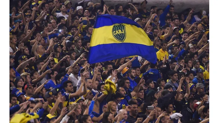 Se fue de Boca aclamado por los hinchas y dos errores en su nuevo club lo volvieron tendencia.