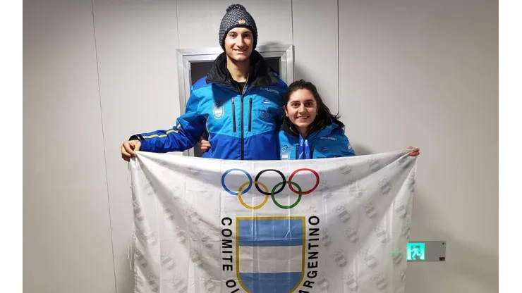 Nahiara Díaz y Franco Dal Farra compiten en esquí de fondo en los Juegos Olímpicos de Invierno 2022 (Foto: Twitter @PrensaCOA)