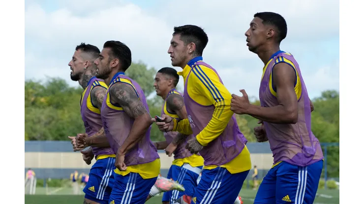 Battaglia tiene dos dudas para armar el once de Boca frente a Colón.