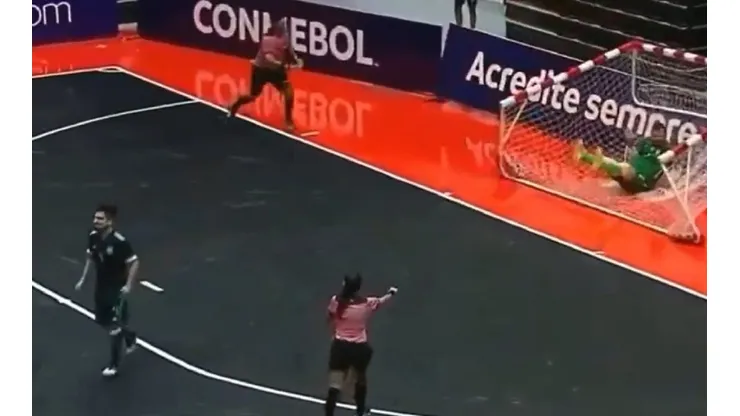 Argentina le ganó a Brasil en los penales, pero Alemany estrelló la pelota en la cara del arquero brasileño.