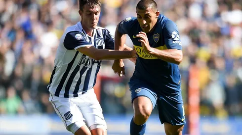 El ex Boca que se entrena en una plaza a la espera de su nuevo club. (Getty Images)