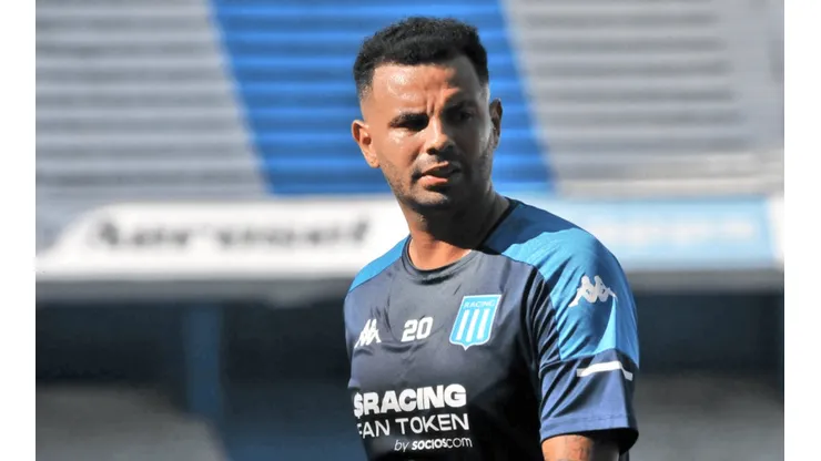Cardona salió por una molestia y se fue de vacaciones. (Prensa Racing)