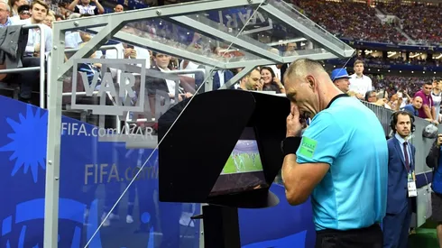 Se viene el VAR en Argentina y según Beligoy será de elite: "Infantino dijo que estaba en la NASA"