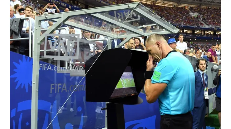 Se viene el VAR en Argentina y según Beligoy será de elite: "Infantino dijo que estaba en la NASA"
