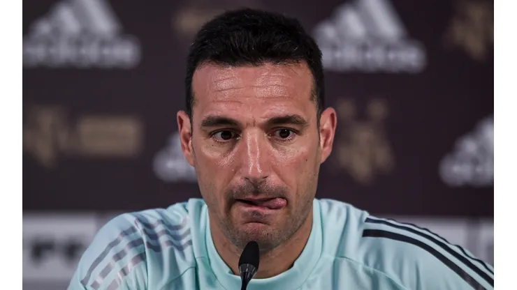 Scaloni planifica el equipo para que la Selección Argentina reciba a Colombia.