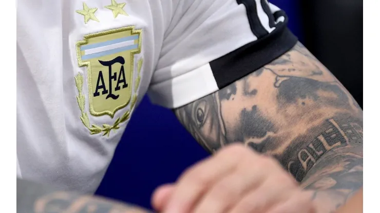 Maxi Rodríguez estuvo en el cumpleaños de Ponzio y cantó contra Boca.