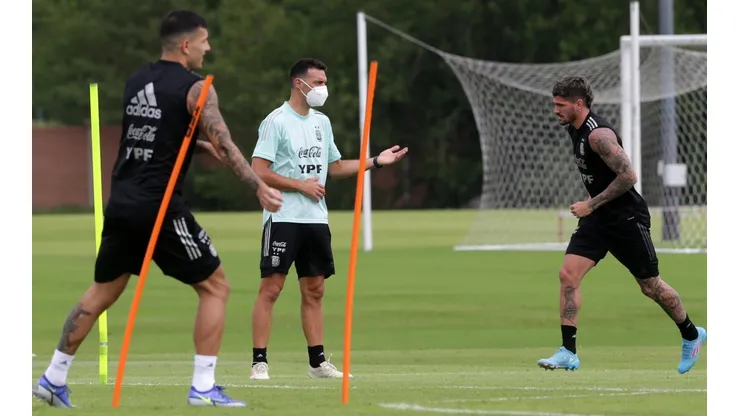 Scaloni hará variantes para que Argentina reciba a Colombia.