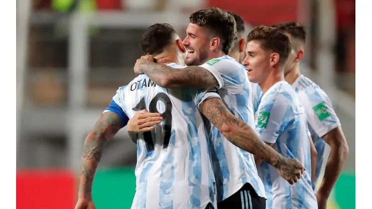 "Sos orgásmico": De Paul subió una foto y sus compañeros de la Selección se la llenaron de comentarios. (Getty Images)