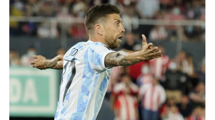 Papu Gómez y la imagen de su tobillo.